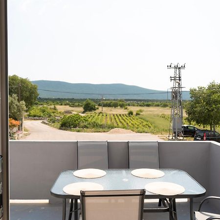 Pave&Ema Apartman Konjevrate Buitenkant foto