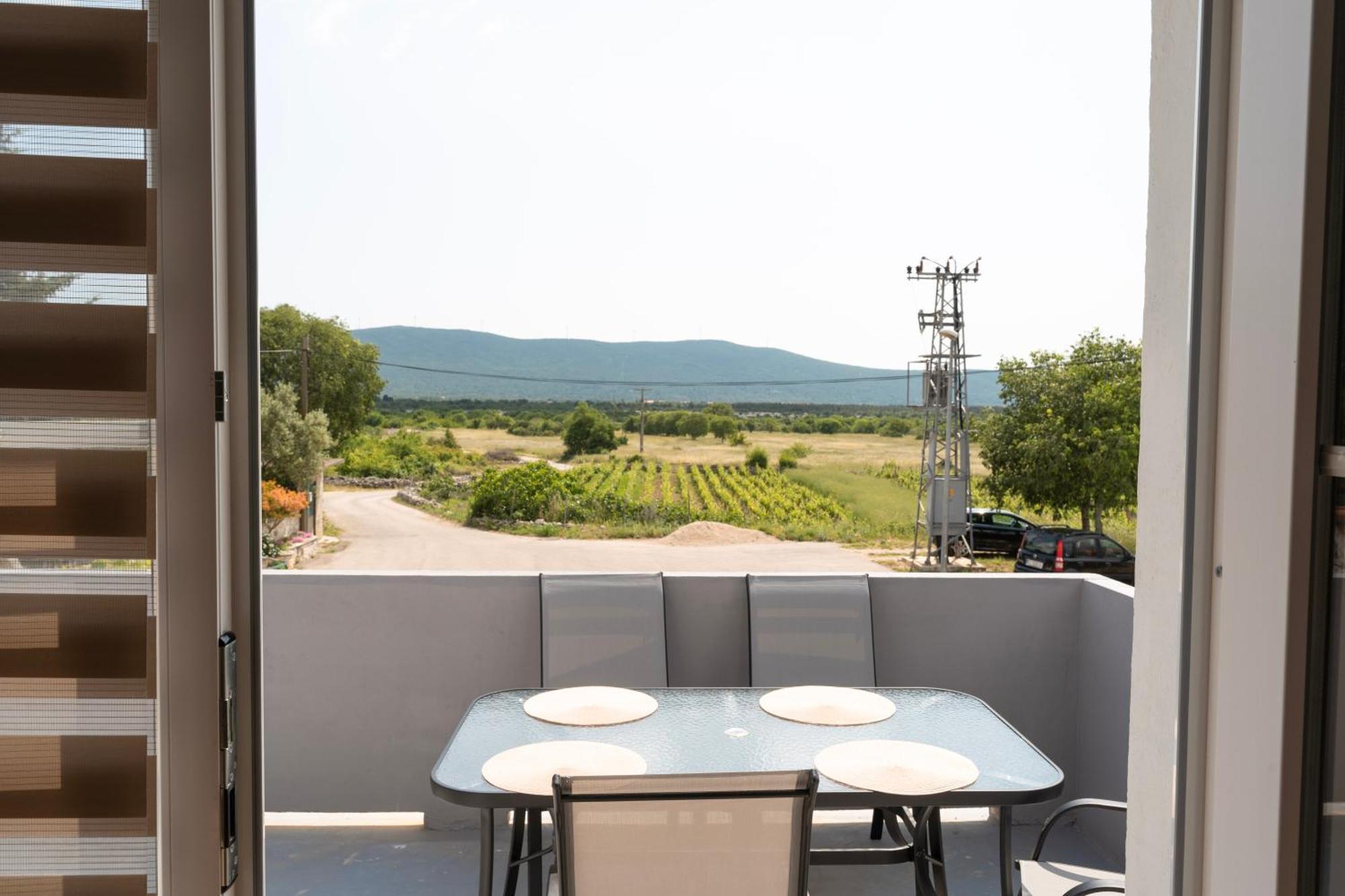 Pave&Ema Apartman Konjevrate Buitenkant foto